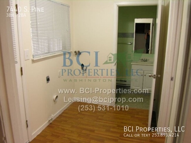 Building Photo - 7440 S. Pine-