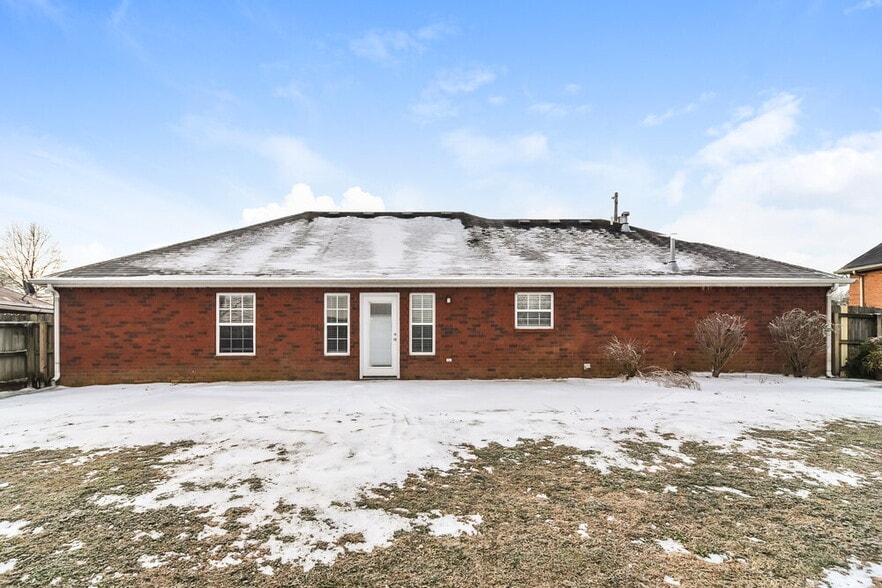 Building Photo - 9010 Lomond Dr