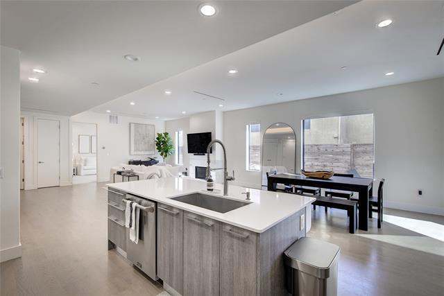 Building Photo - 3923 Cole Ave