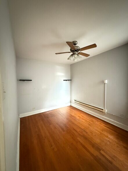 Not yet repainted - 5207 S Artesian Ave