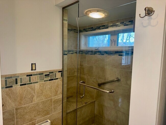 Building Photo - 25 Pine St