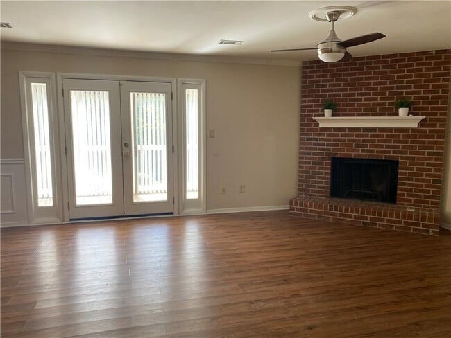 Building Photo - 2185 Palmyra Dr