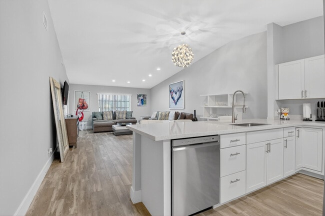 Building Photo - 8256 Summerbreeze Ln