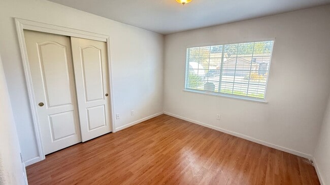 Building Photo - 3 Bedroom, 2.5 bath home in Desirable Fresno Neighborhood