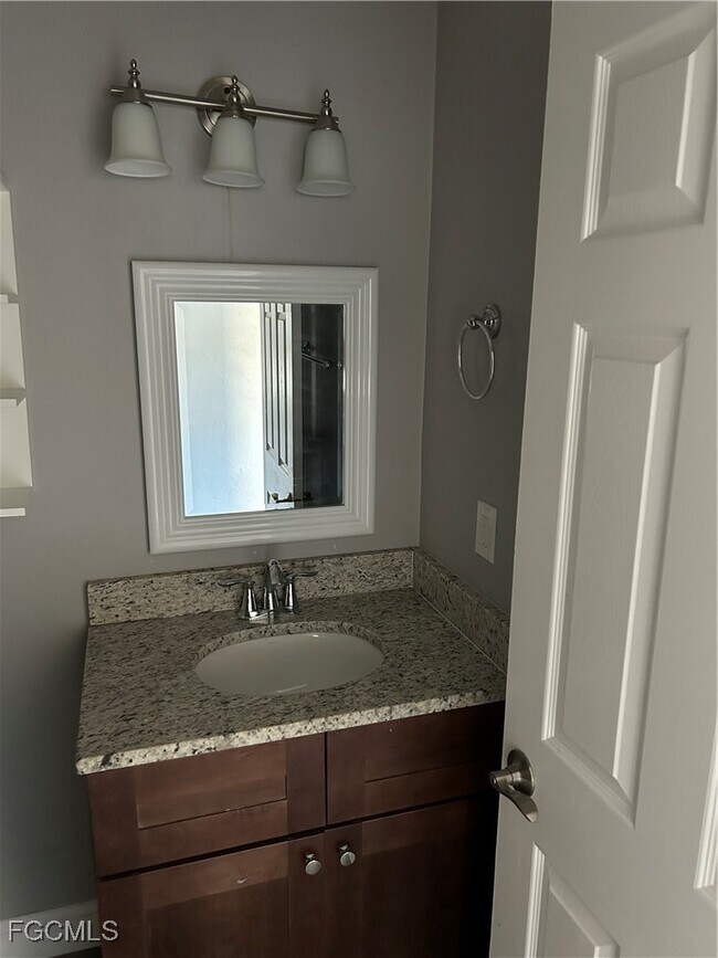 Building Photo - 8422 Robin Rd