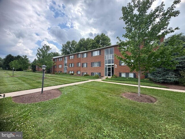 Building Photo - 3876 Shadywood Dr
