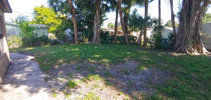 Building Photo - 830 NW 38th Ave