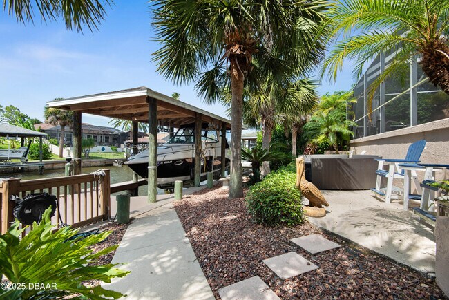 Building Photo - 15 Coolidge Ct