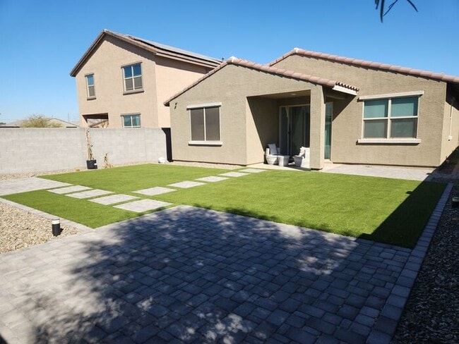 Building Photo - Mountain view single story home.