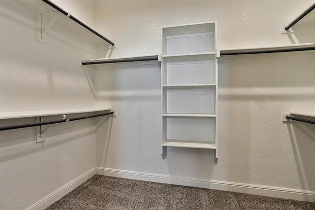 Building Photo - 2325 Shorthorn Dr