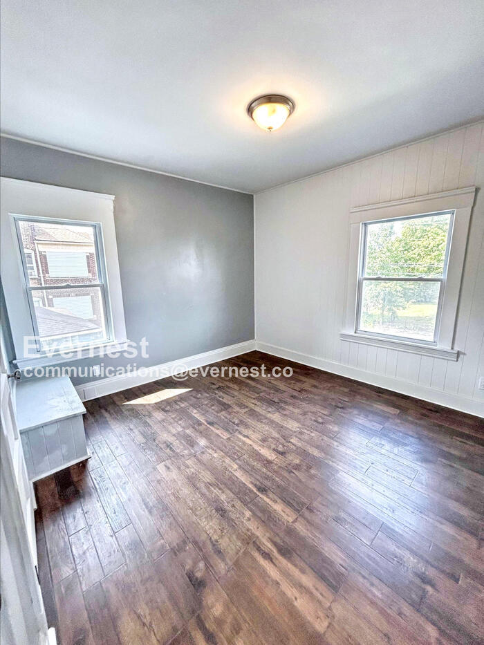 Building Photo - 1809 Denison Ave