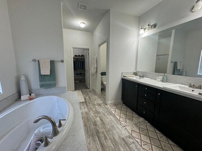 Building Photo - Ranch Style Home Here In the Heart of Perris