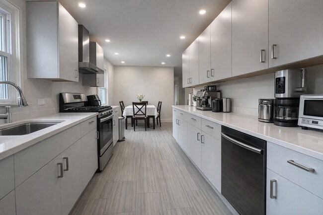 Building Photo - Lebanon - 3 Bed, 2 Bath house - $4200 plus utilities