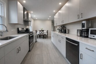 Building Photo - Lebanon - 3 Bed, 2 Bath house - $4200 plus utilities