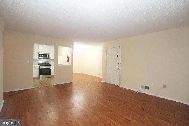 Building Photo - 58 Chambord Ct