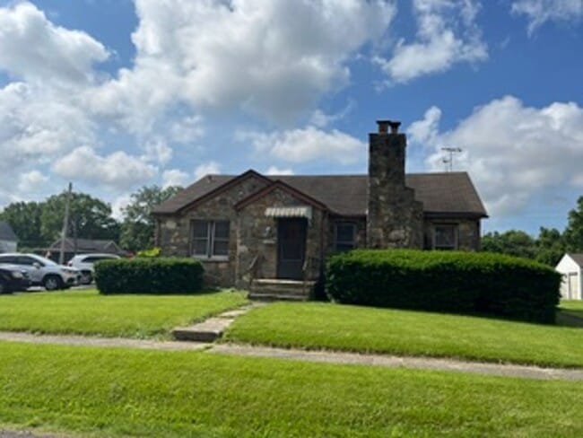 Building Photo - 2 Bedroom House in Troy with Washer/Dryer Hookups and Storage Basement!!