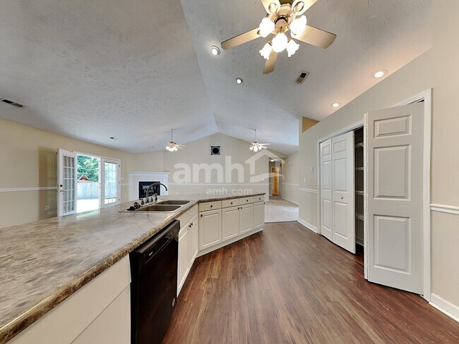 Building Photo - 209 Jones Rd