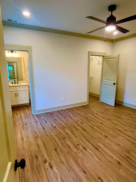 Building Photo - 3511 Lamar Ave