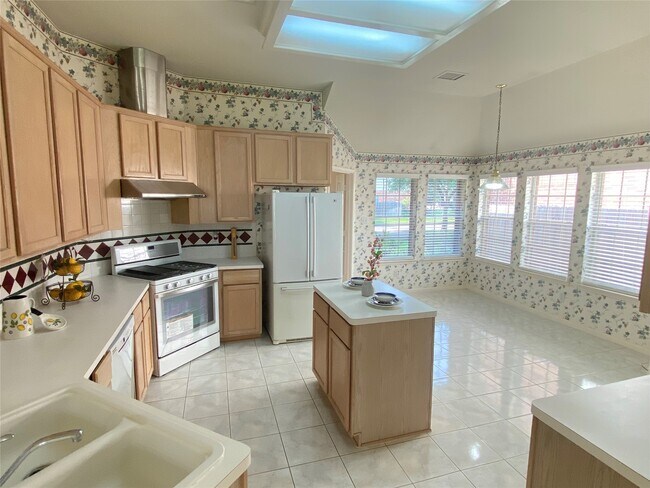 Building Photo - 20723 Spring Rose Dr