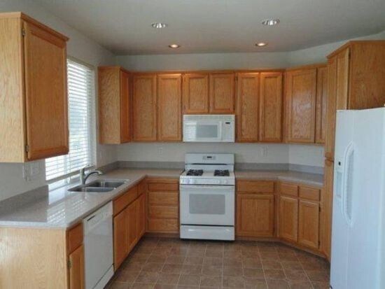 Building Photo - 451 Edgewood Dr