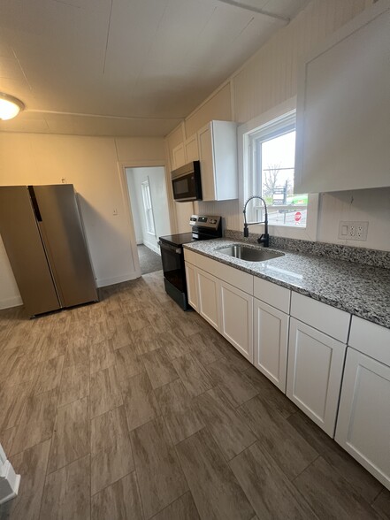 Kitchen - 739 N George St