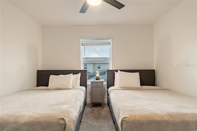 Building Photo - 2705 Scrapbook St