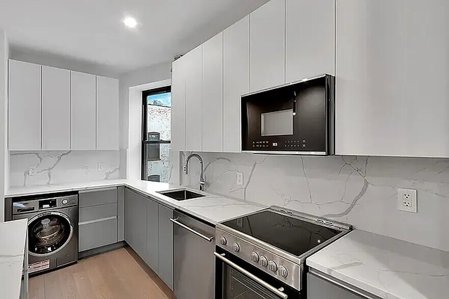 Building Photo - 19 Wyckoff St
