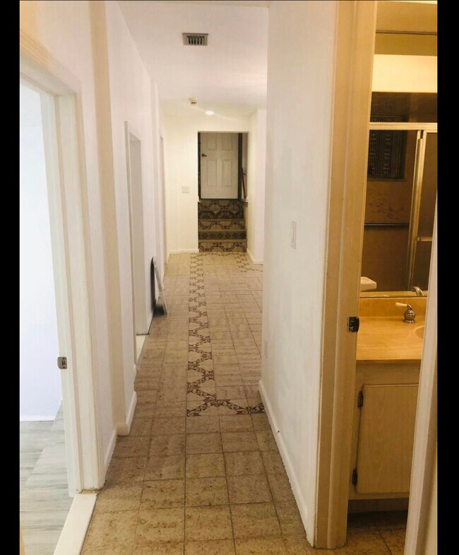 Building Photo - 301 Ocean Dr