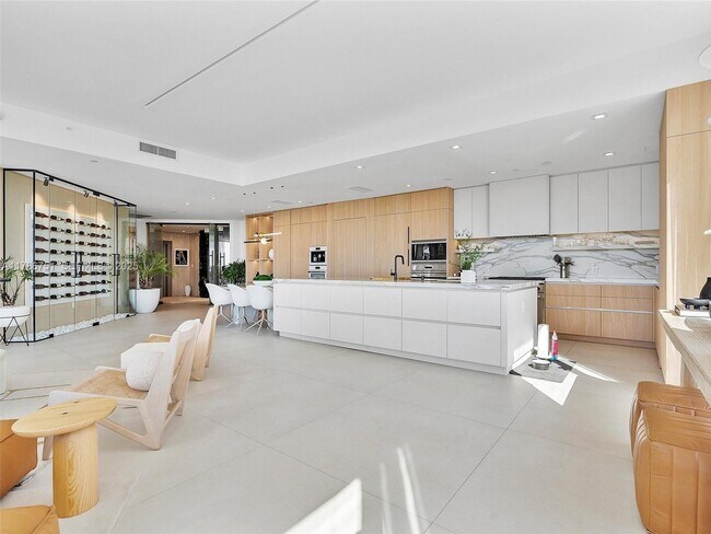 Building Photo - 21 Isle of Venice Dr