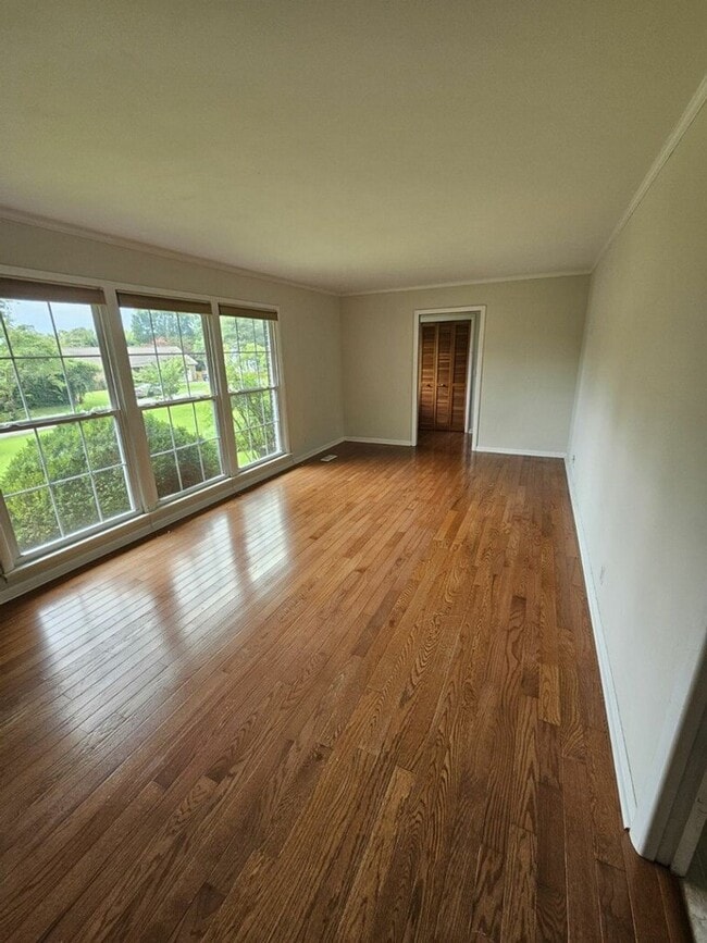 Building Photo - 985 Melrose Dr