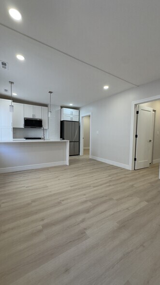 Livingroom-eating area view B - 2310 W 21st St