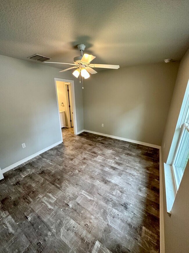 Building Photo - 2027-2029 Guava Dr