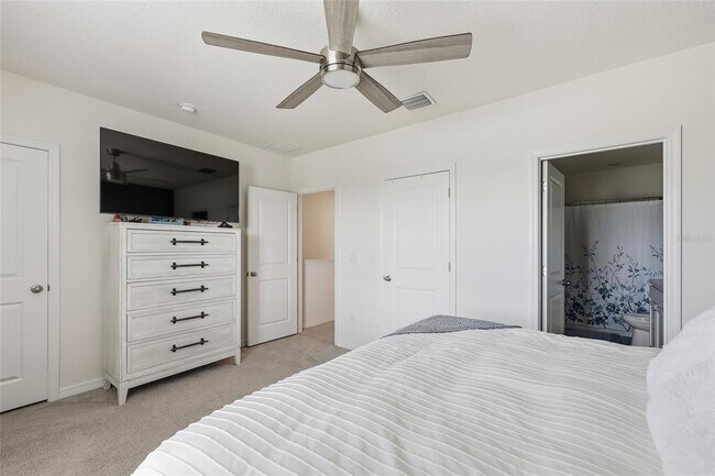 Building Photo - 32992 Major Oak Dr