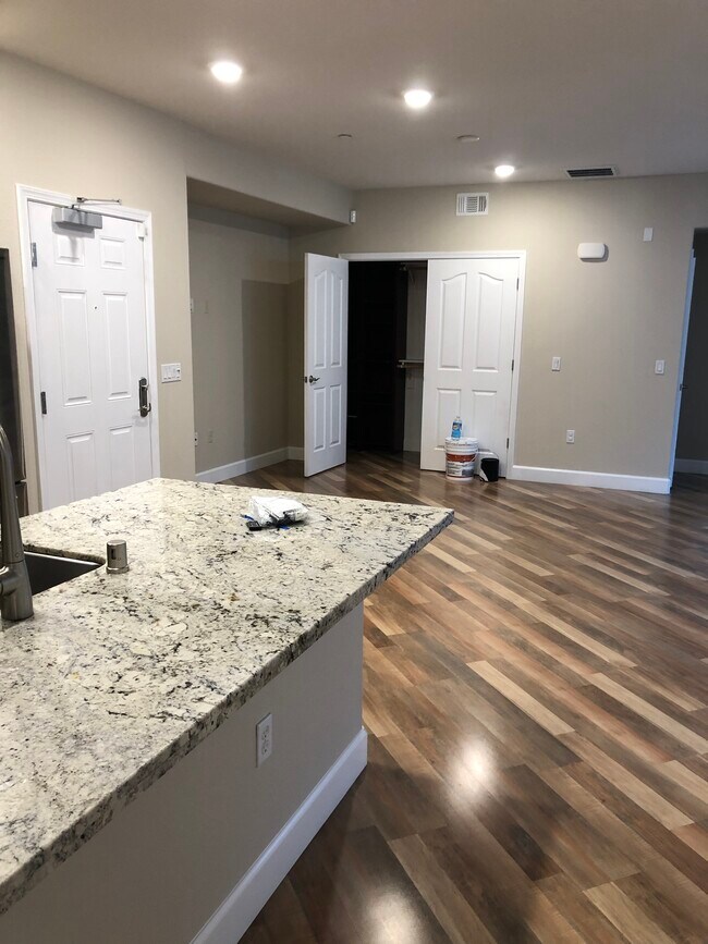 Building Photo - 1120 Karby Ter