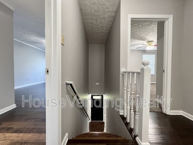 Building Photo - 9735 Hawkdale Ln