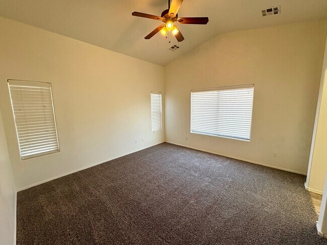 Building Photo - 7142 W Beverly Rd