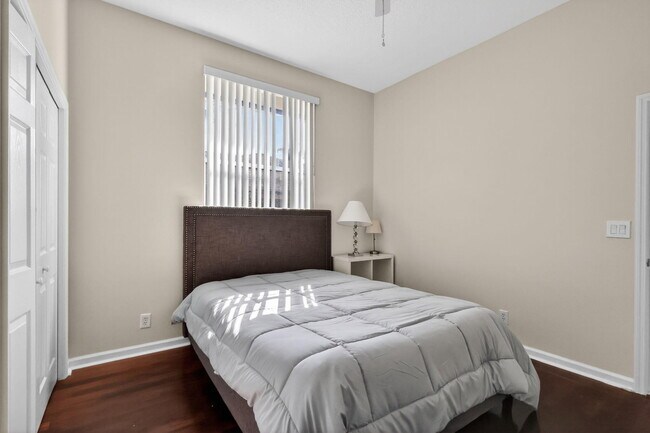 Building Photo - 1500 Firethorn Dr