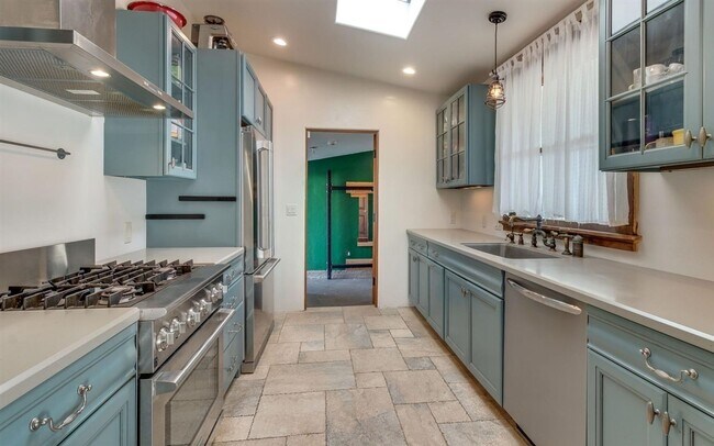 Building Photo - 352 Bonito Ave