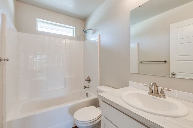 Building Photo - Roe Street Townhomes