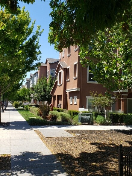 Building Photo - 1319 De Altura Common