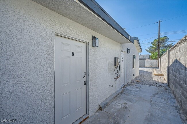 Building Photo - 1828 Bonita Ave