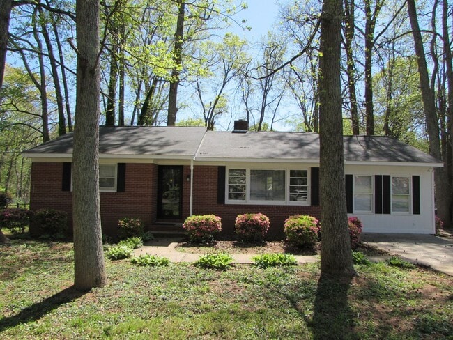 Building Photo - Lovely 3 Bed/1.5 Bath Home - Meadowbrook Subdivision in Salisbury - Large Back Deck - Wooded Back...
