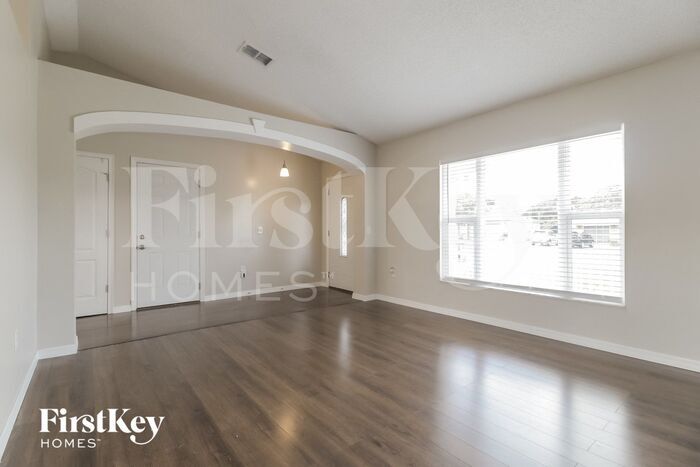 Building Photo - 2800 Fifer Dr