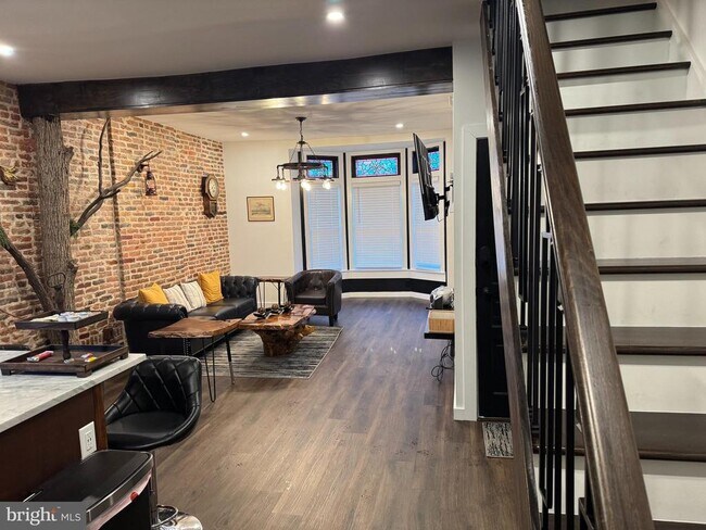 Building Photo - 814 Chestnut St