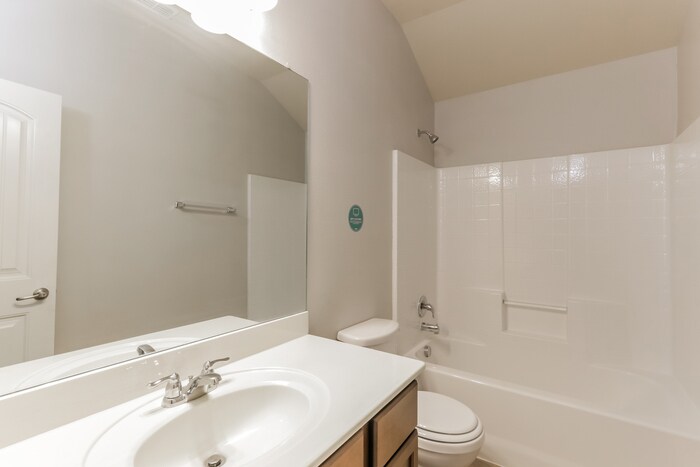 Building Photo - 952 Haley Dr