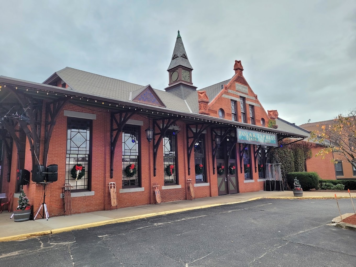 Polar Express Station - 43 Olo St