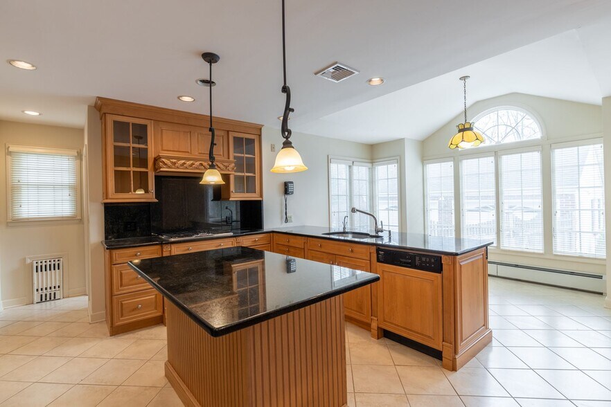 Building Photo - 42 Jefferson Ave