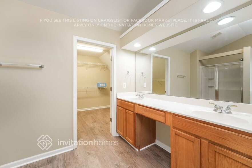 Building Photo - 610 Simonton Crest Dr SE
