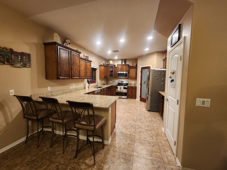 Building Photo - 12616 N 39th St