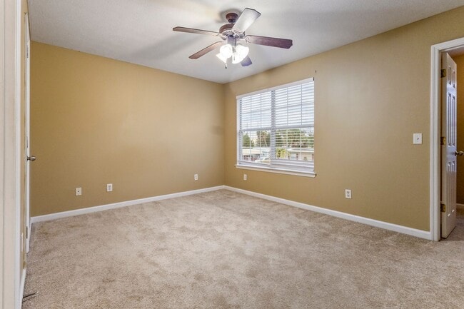 Building Photo - 108 Gray Ave Unit C